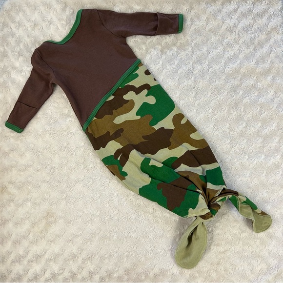 Izzy & Owie Camouflage Sleep Gown Knotted Bottom Camo Buck Deer Size 0-9 Months - Picture 4 of 4